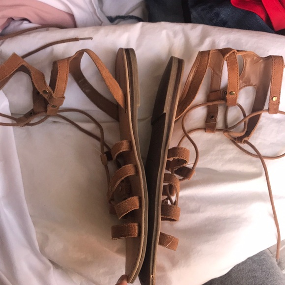American Eagle tan sandals - Picture 1 of 4